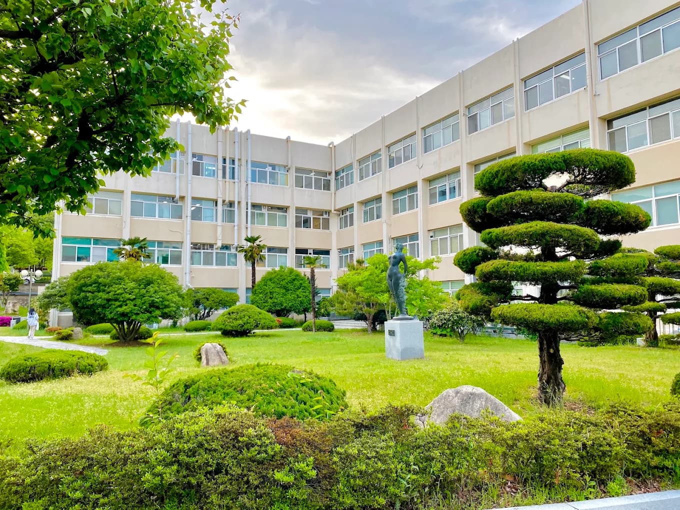 Sân trường đại học Pusan Hàn Quốc