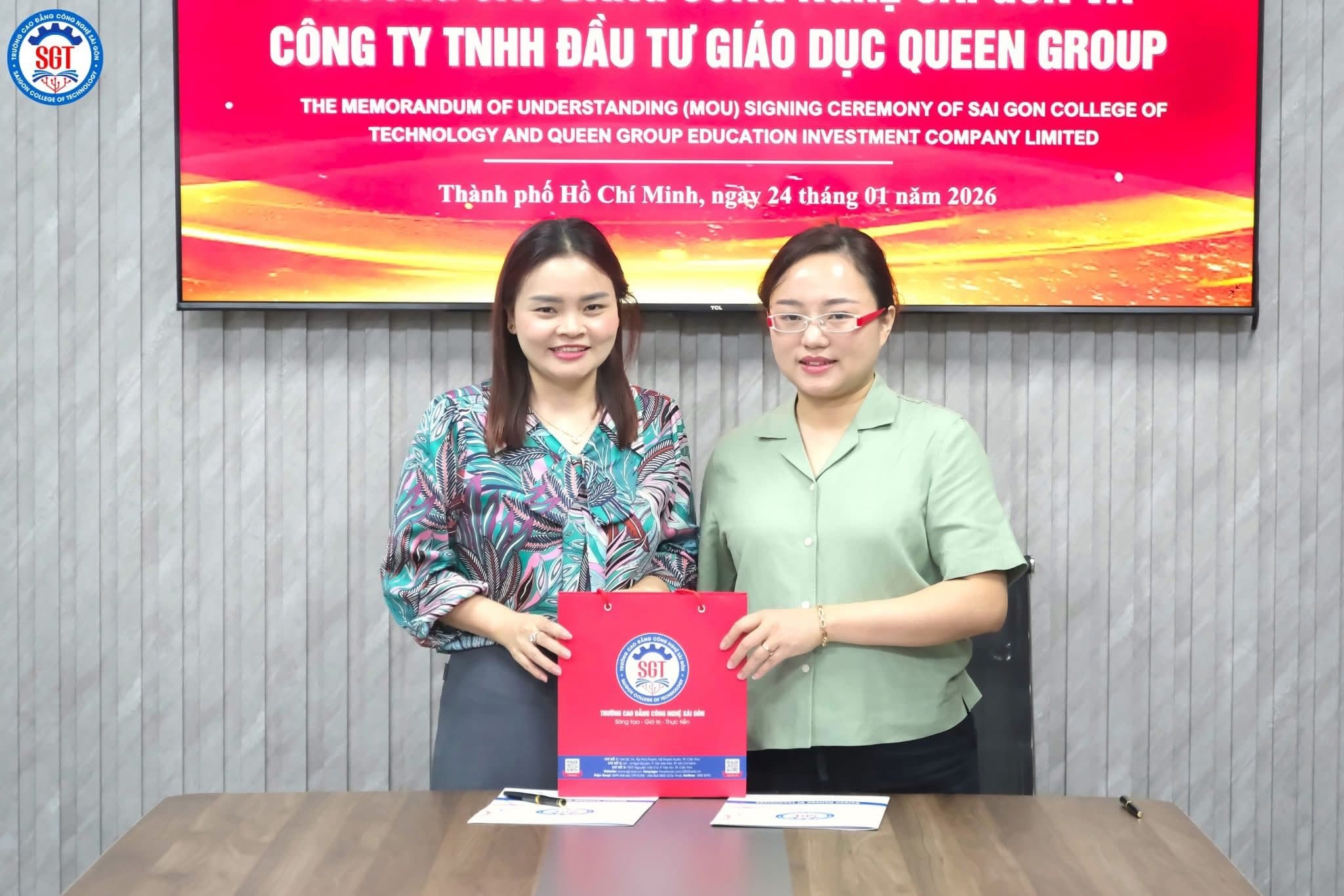 Queen Group and Saigon Technology College Signing Ceremony