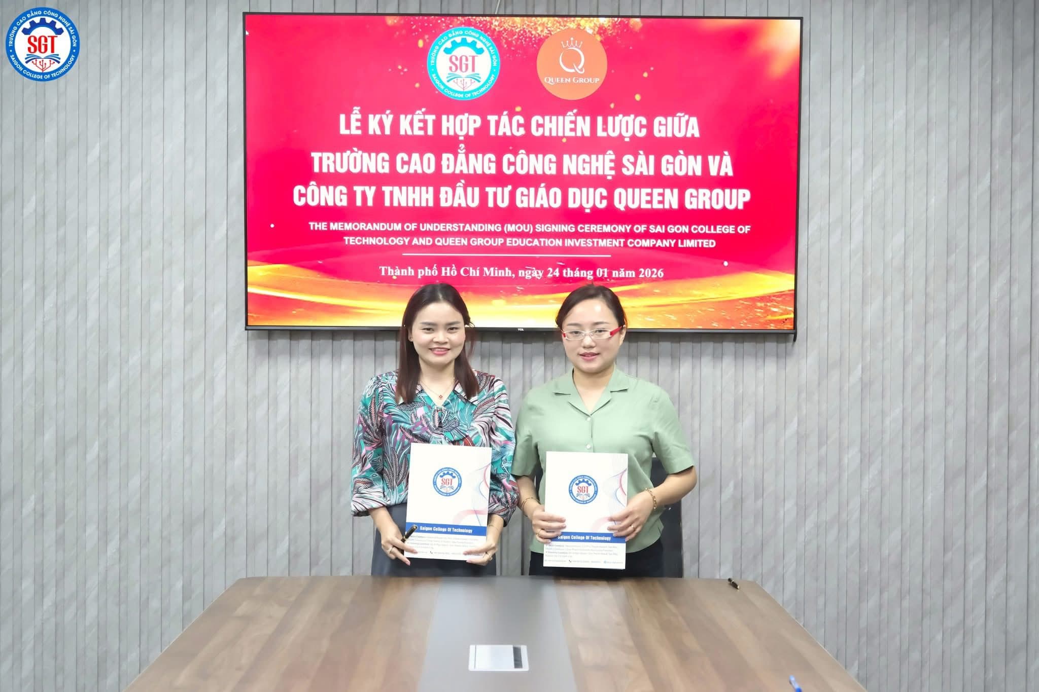 Representatives of Queen Group and Saigon Technology College