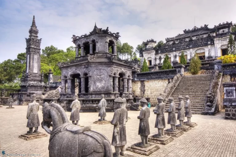 Lăng triều Nguyễn – Huế